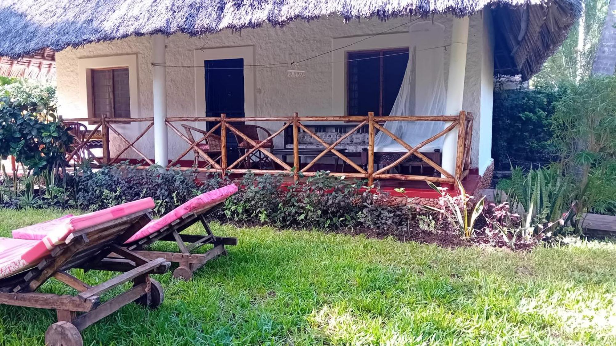 Les Datchi Cottages Diani Beach Ngoại thất bức ảnh